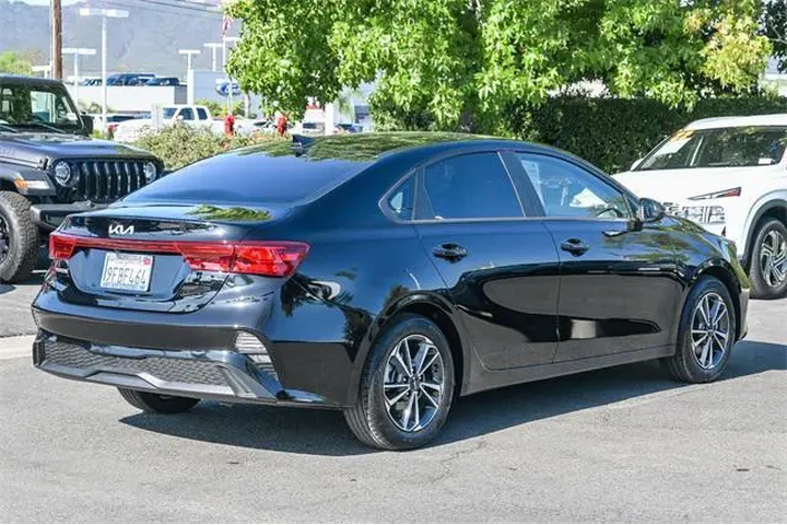 $16800 : Kia Forte 2023 LXS 4dr Sedan image 4