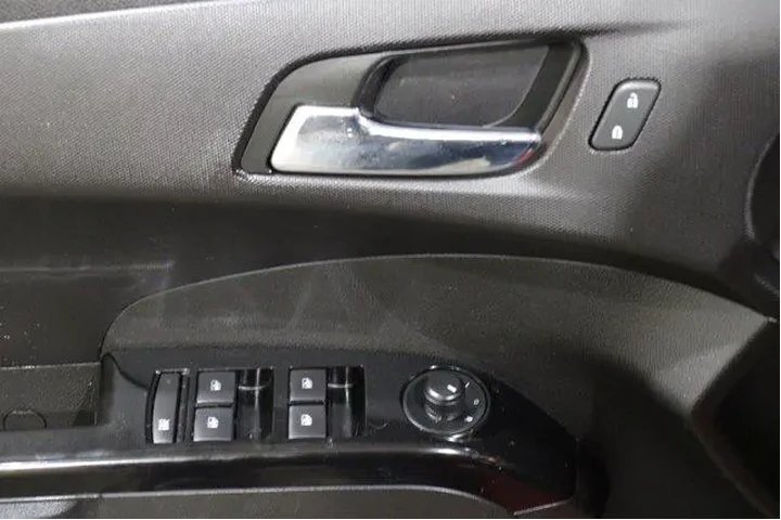 $13998 : Chevrolet Sonic 2020 LT 4dr image 7