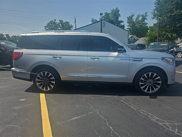 $30550 : 2019 Navigator Select SUV V-6 image 5