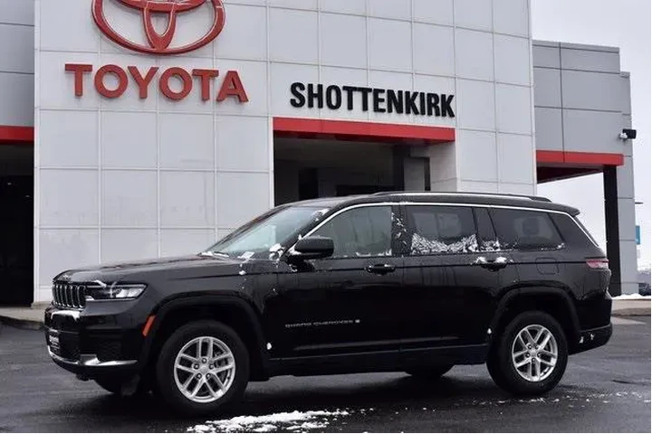 $25696 : Jeep Grand Cherokee L 2023 4 image 1