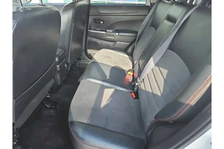 $15376 : Mitsubishi Outlander Sport 2 image 10