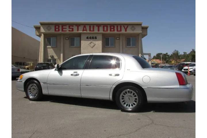 $5995 : 2002 Town Car Cartier image 6