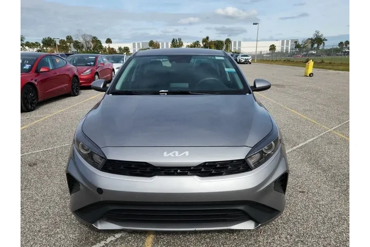 $15690 : Kia Forte 2024 LX 4dr Sedan image 2