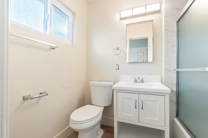 $1850 : Torrance 44 Studio $1,850 image 9