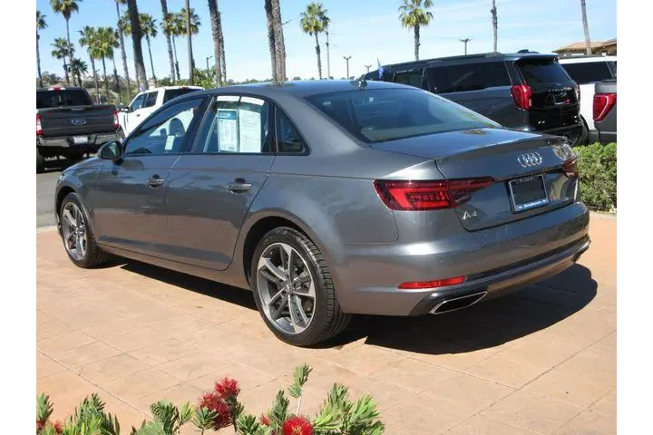 $16975 : Audi A4 2019 Titanium 40 TFS image 2