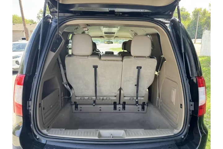 $6999 : 2013 Town and Country Touring image 7