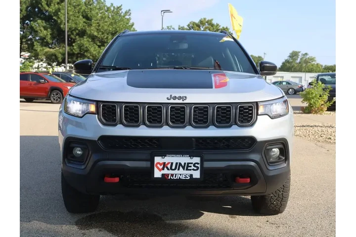 $24277 : Jeep Compass 2024 4x4 Trailh image 2