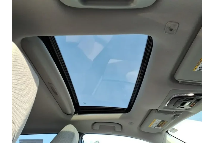 $25645 : Toyota Corolla Cross 2023 AW image 6