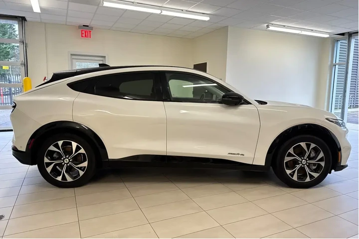 $24971 : Ford Mustang Mach-E 2022 AWD image 3