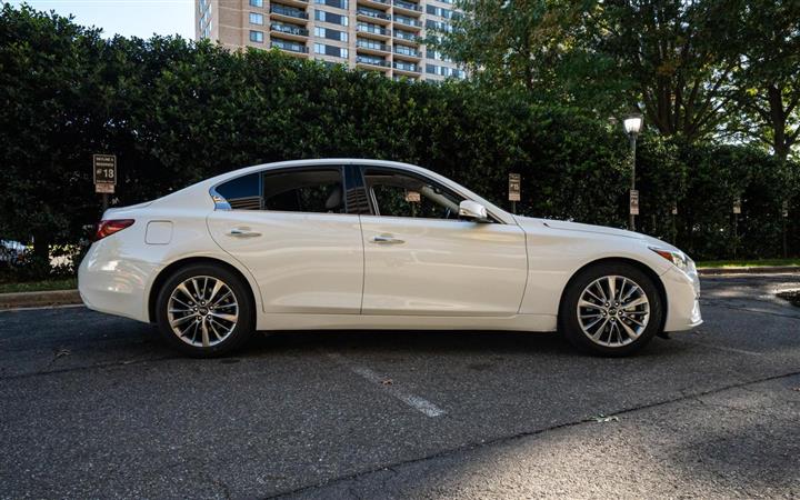 $23050 : 2021 INFINITI Q50 image 3