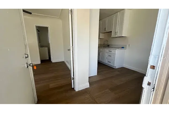 $1150 : Heaven on earth apartments image 5