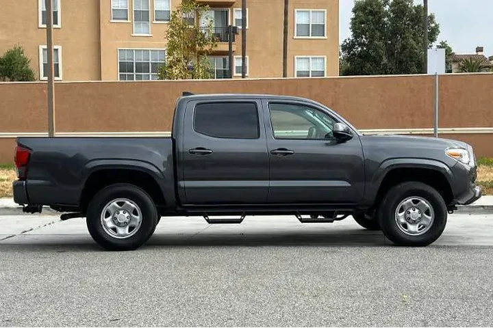 $31601 : Toyota Tacoma 2022 4x4 SR V6 image 3