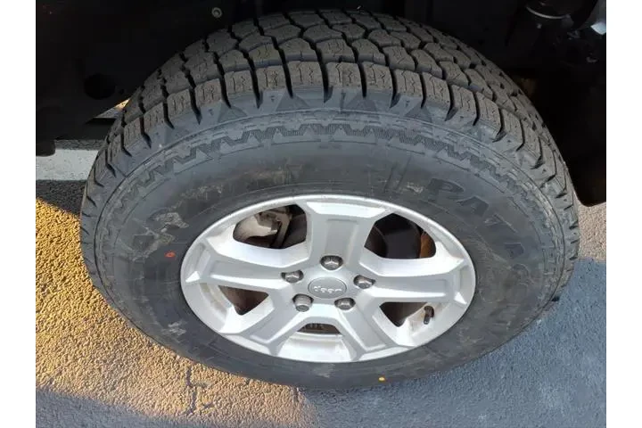 $27342 : Jeep Wrangler Unlimited 2021 image 9