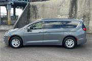 $22888 : 2022 Pacifica Touring L thumbnail