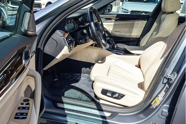 $15000 : BMW 5 Series 2018 530e iPerf image 2