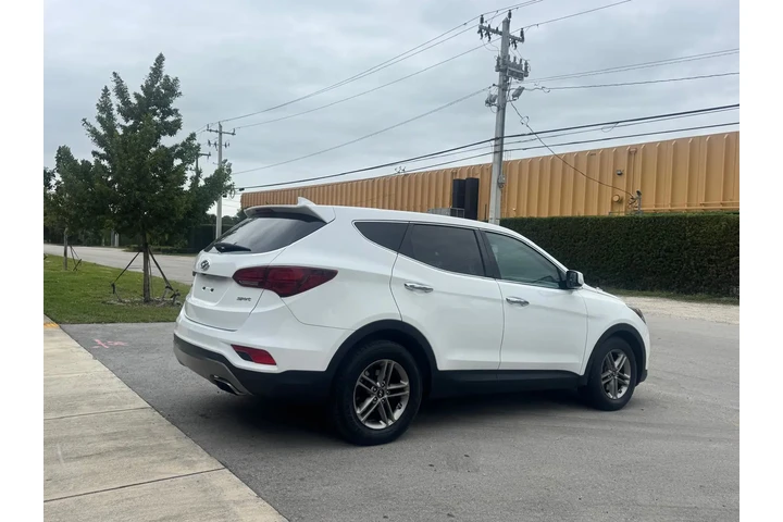 $7399 : Santa Fé 2018 (CASH) 🚘 image 4