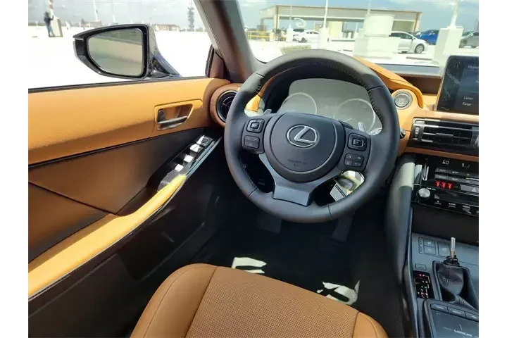 $33988 : Lexus IS 300 2023 4dr Sedan image 10