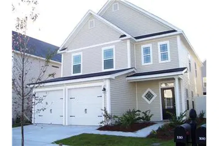 $2000 : Rental property with 4 bedro image 1