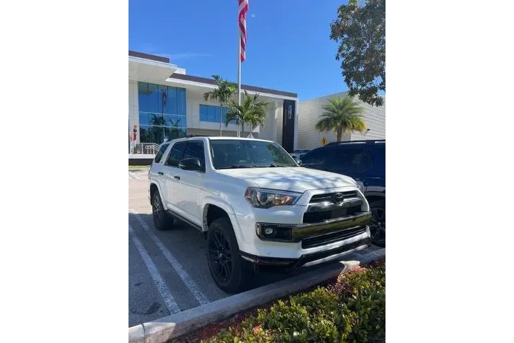 $29990 : Toyota 4Runner 2021 AWD Nigh image 2