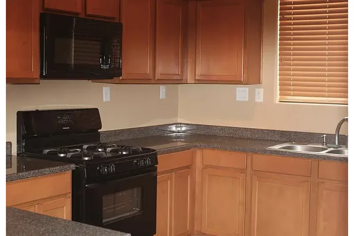 $1350 : HOME  FOR RENT IN DALLAS TX image 9