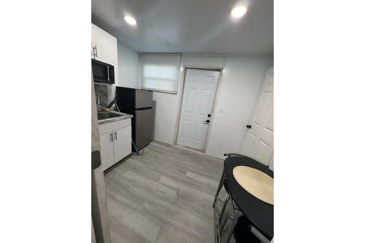 $1000 : SE RENTA APARTAMENTO image 1