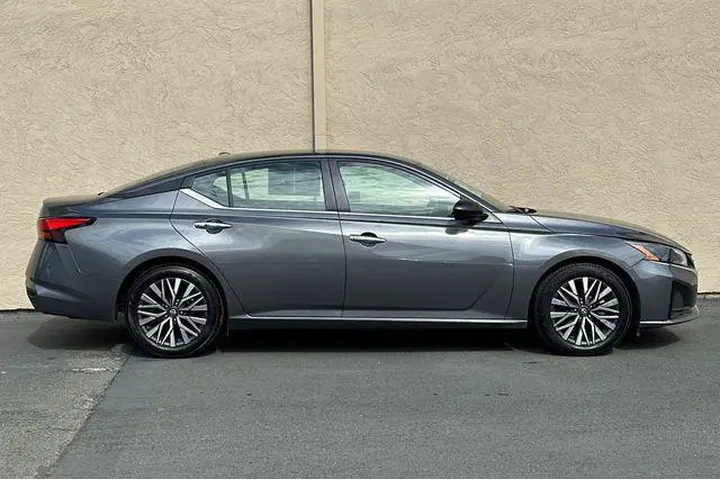 $21690 : Nissan Altima 2025 2.5 SV 4d image 3