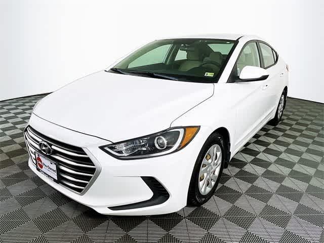 $14082 : PRE-OWNED 2018 HYUNDAI ELANTR image 4