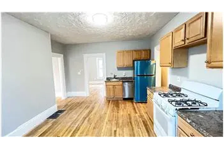 $3200 : Rental property with 3 bedro image 1