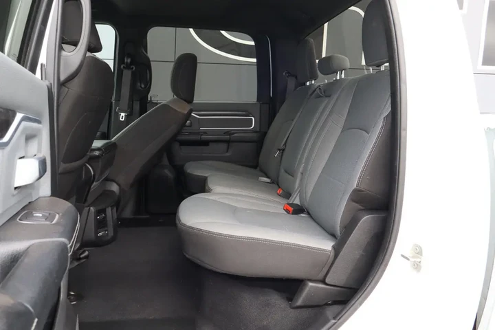 $44988 : 2023 2500 Big Horn 4x4 Crew C image 8