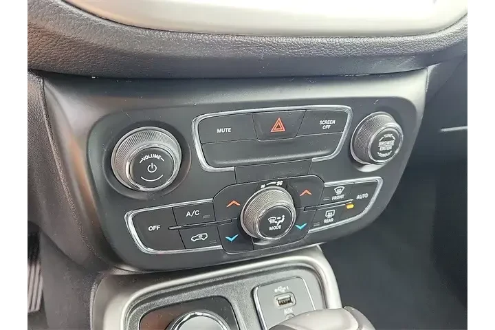 $14000 : Jeep Compass 2021 4x4 80th A image 9