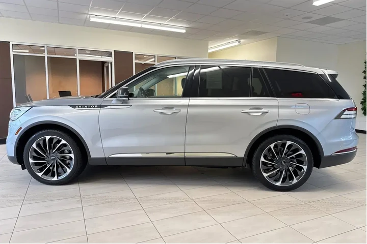 $29361 : Lincoln Aviator 2020 AWD Res image 7