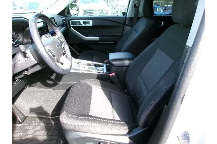 $31695 : Ford Explorer 2023 AWD XLT 4 image 10