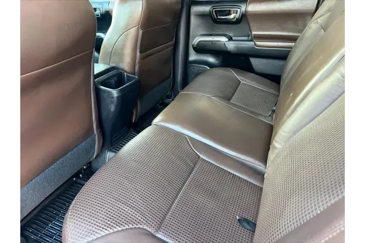 $17499 : Toyota Tacoma 2017 4x4 Limit image 5