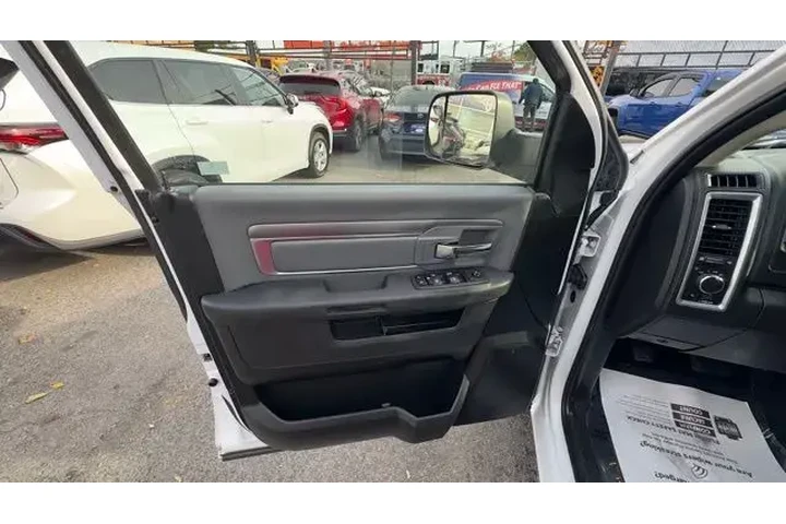 $27999 : Ram 1500 Classic 2023 4x2 SL image 9