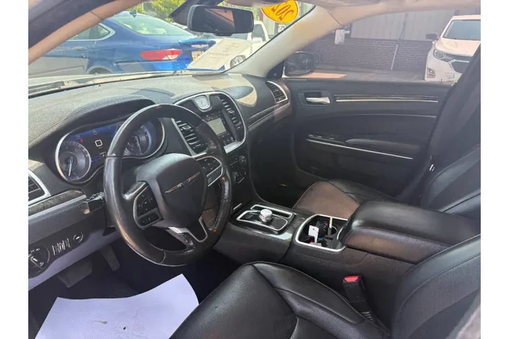 $13950 : 2020 300 Limited image 9
