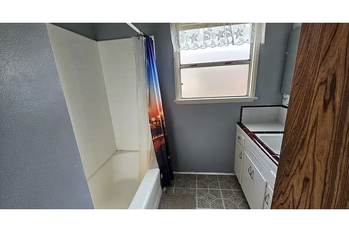 $2200 : ALL UTILITIES INCLUDED‼️ image 8