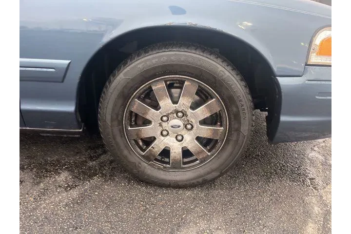 $4995 : Ford Crown Victoria 2008 LX image 2