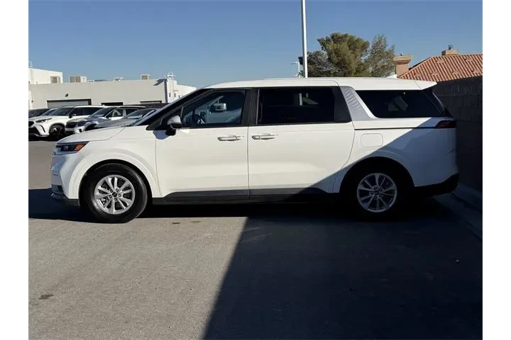 $27588 : Kia Carnival 2022 LX 4dr Min image 3