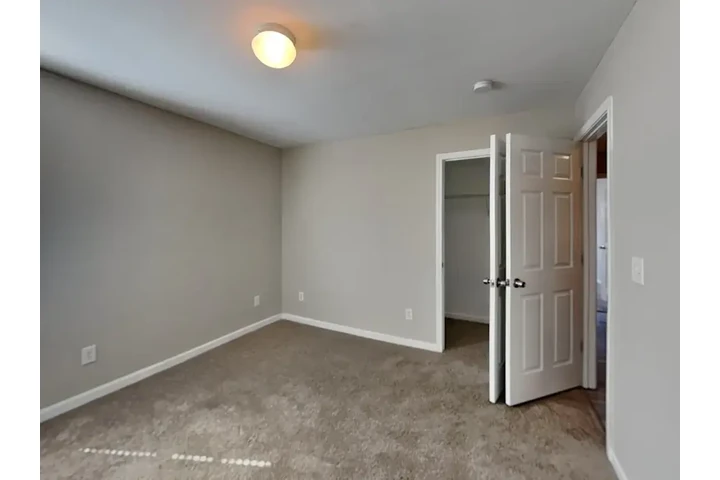 $1250 : Affordable Apartments For Rent image 8