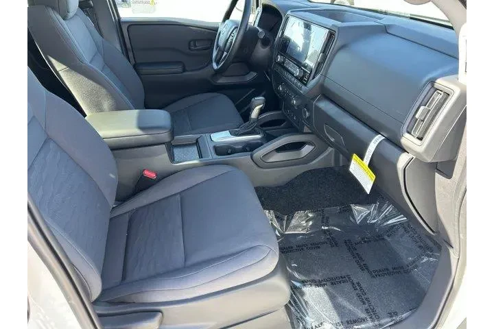 $32565 : Nissan Frontier 2026 4x2 S 4 image 9