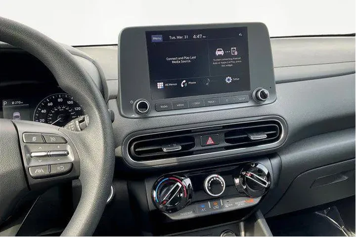 $19682 : Hyundai KONA 2023 SEL 4dr Cr image 5