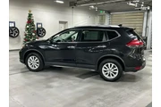 $11037 : Nissan Rogue 2017 AWD SV 4dr thumbnail