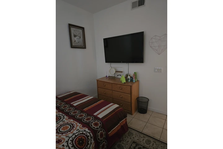 $1200 : 1 cuargo de renta image 1