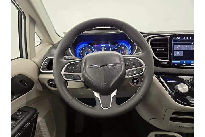 $34998 : Chrysler Pacifica 2024 Touri image 10