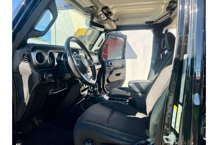 $25995 : 2019 Wrangler Unlimited Sahara image 9