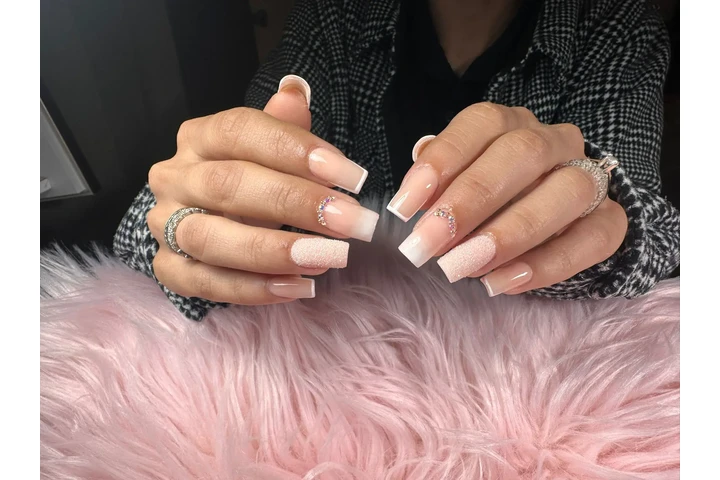 Diseños de Uñas con Estilo image 3