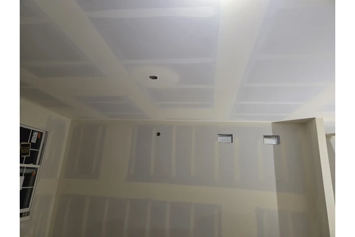 Drywall finisher image 1