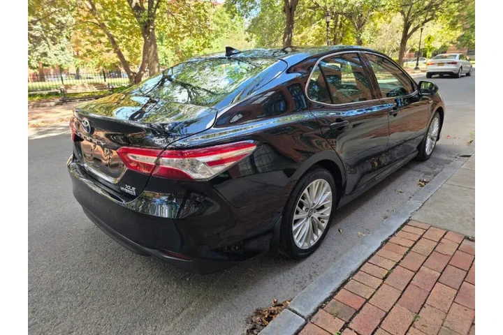 $22500 : 2019 Camry Hybrid XLE image 7