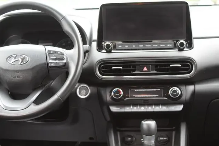 $22092 : Hyundai KONA 2023 AWD SEL 4d image 2