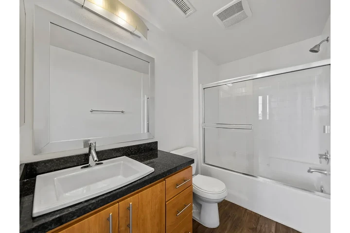 $1100 : Apartamento en renta espacioso image 5